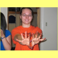 1WRush06_05_Sarah_Choco_hands.JPG